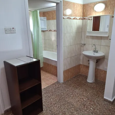 Big House In Center Of Protaras, Near * Πρωταράς