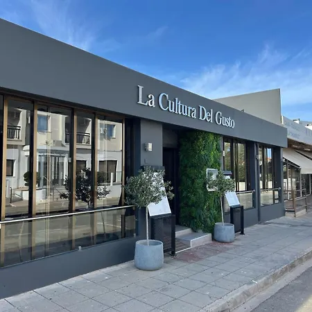 Big House In Center Of Protaras, Near Semesterbostad *