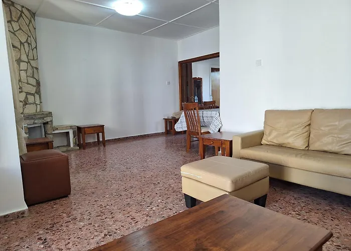 Tatil Evi Big House In Center Of Protaras, Near Protaras