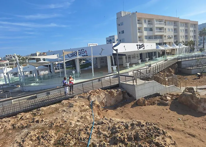 Tatil Evi Big House In Center Of Protaras, Near *