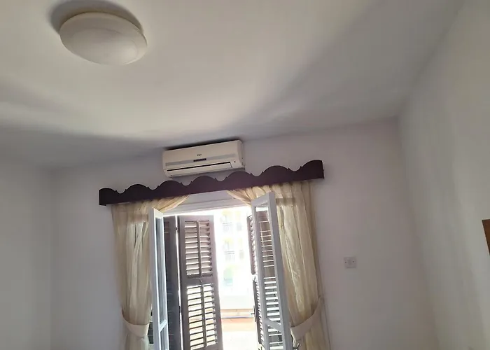 Tatil Evi Big House In Center Of Protaras, Near *