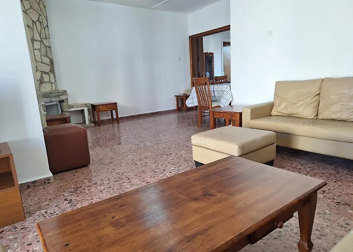 Casa vacanze Big House In Center Of Protaras, Near *