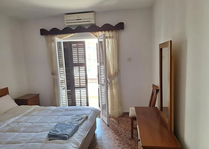 Casa vacanze Big House In Center Of Protaras, Near